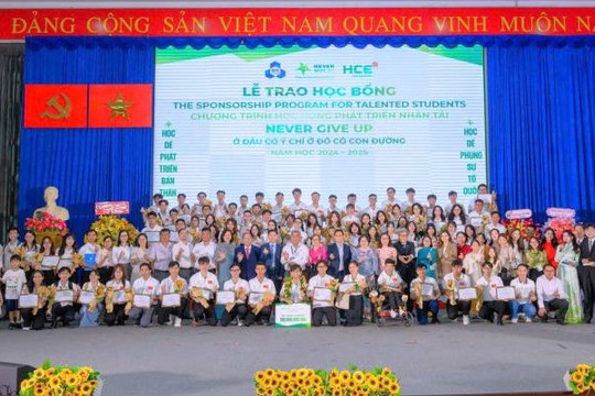 Sinh viên Khoa Sinh học Trường Đại học Đà Lạt nhận học bổng Never Give Up năm 2025