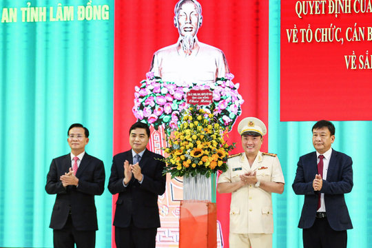 Công an tỉnh Lâm Đồng công bố quyết định sắp xếp tổ chức, cán bộ theo Nghị quyết Quốc hội