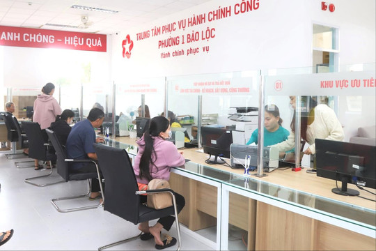 Trung tâm Phục vụ Hành chính công hoạt động thông suốt, hiệu quả trong ngày đầu vận hành