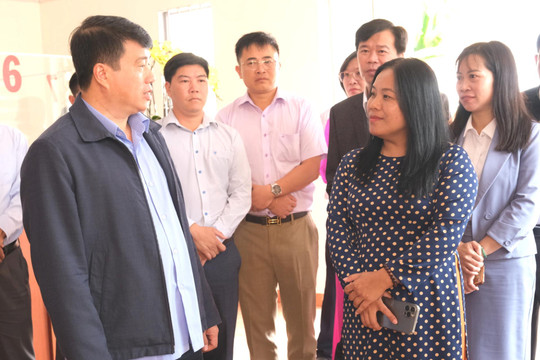 Bí thư Tỉnh ủy Lâm Đồng Y Thanh Hà Niê Kđăm kiểm tra công tác vận hành chính quyền cấp xã tại xã Bảo Thuận