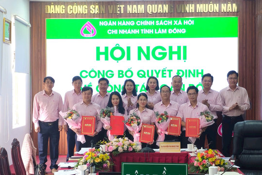 Chi nhánh NHCSXH tỉnh Lâm Đồng tổ chức Hội nghị giao ban 6 tháng đầu năm và công bố Quyết định về công tác cán bộ