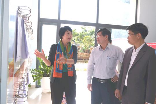 Phó Bí thư Tỉnh ủy Phạm Thị Phúc kiểm tra công tác vận hành bộ máy chính quyền xã Nam Ban Lâm Hà