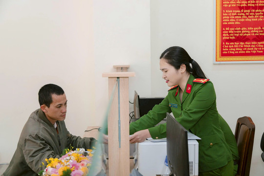 Ngày đầu vận hành thông suốt tại Công an phường Xuân Hương - Đà Lạt