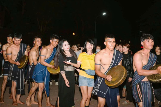 Giữ tiếng chiêng ngân ở KaoKuil