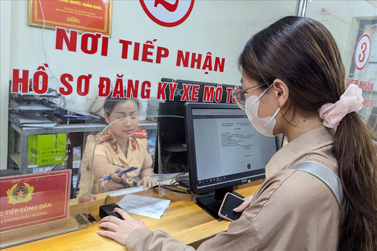 Tổ chức, cá nhân trong nước được lựa chọn đăng ký xe tại Phòng Cảnh sát giao thông hoặc Công an cấp xã
