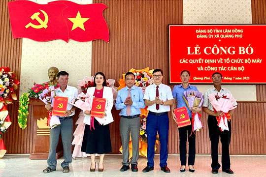 Xã Quảng Phú công bố quyết định về công tác tổ chức - cán bộ