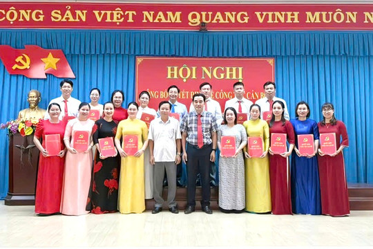 Xã Đức Linh công bố quyết định về công tác cán bộ