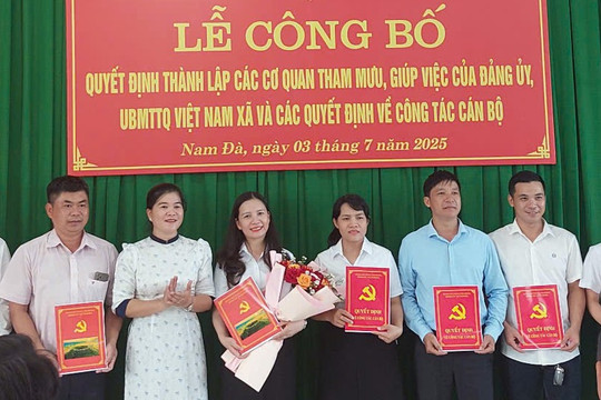 Xã Nam Đà công bố quyết định về công tác tổ chức - cán bộ