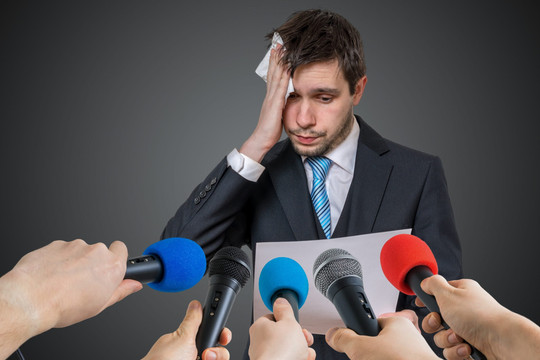 Những thủ thuật tâm lý giúp bạn đỡ run khi phải nói trước đám đông
