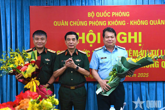Đại tướng Phan Văn Giang chủ trì Hội nghị bàn giao chức trách, nhiệm vụ Tư lệnh Quân chủng Phòng không - Không quân