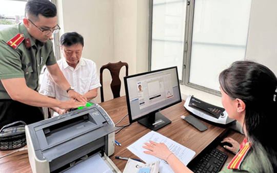 Người nước ngoài ở Lâm Đồng được cấp tài khoản định danh điện tử