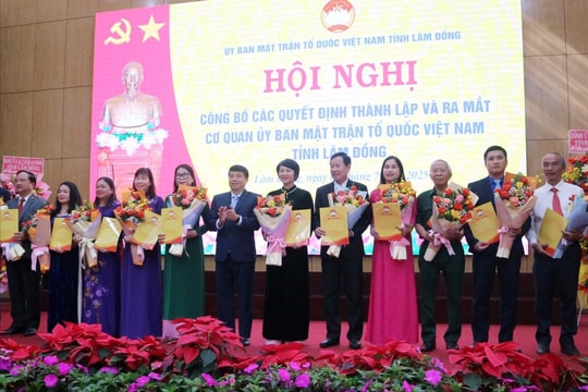 Hãy cùng nhau đoàn kết, đồng lòng, phát huy tinh thần yêu nước