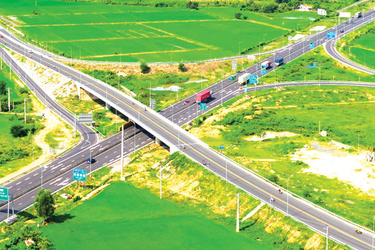 Bức tranh giao thông kết nối rừng và biển