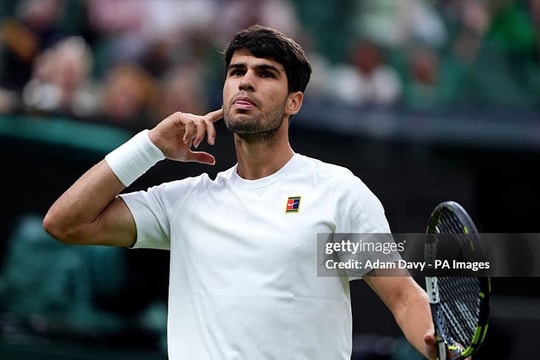 Bừng tỉnh đúng lúc, ghi danh tứ kết