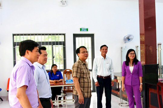 Phó Bí thư Tỉnh ủy Đặng Hồng Sỹ kiểm tra hoạt động chính quyền cơ sở tại 4 xã khu vực Đông Nam tỉnh