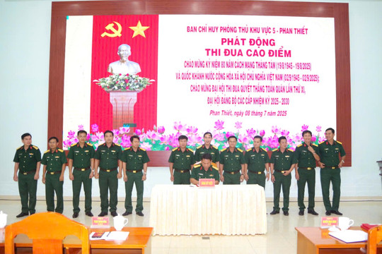 “Phất cao Cờ hồng tháng Tám - Thi đua giành 3 nhất”