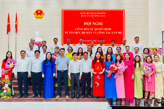 Phường La Gi công bố các quyết định về công tác cán bộ