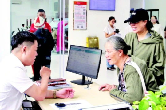 Hướng dẫn về tiền lương, phụ cấp khi tổ chức chính quyền địa phương 2 cấp