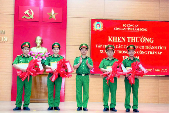 Lâm Đồng khen thưởng đột xuất nhiều tập thể, cá nhân xuất sắc trong đấu tranh, trấn áp tội phạm