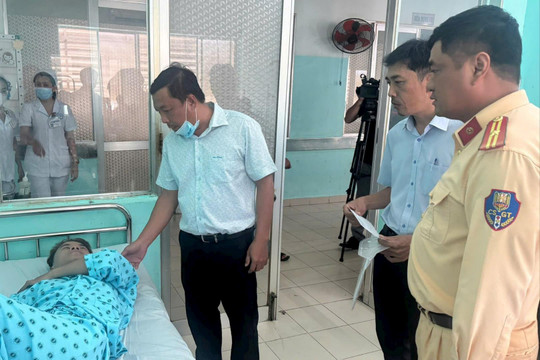 Lâm Đồng thăm hỏi, động viên nạn nhân trong vụ tai nạn trên cao tốc