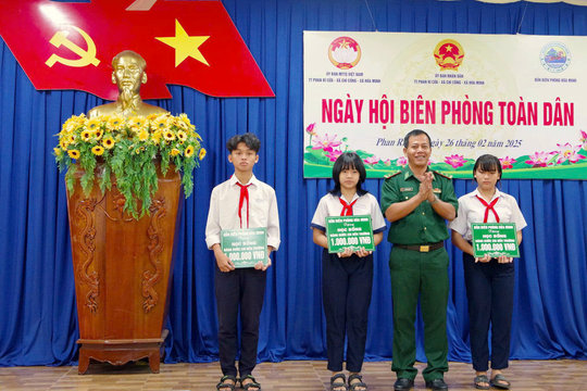Tô đẹp hình ảnh Bộ đội Cụ Hồ vùng biên giới biển