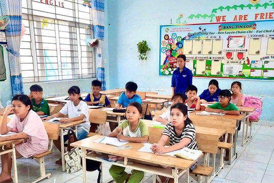 Tuổi trẻ Liên Hương thực hiện mô hình “Trao kiến thức cho em đến trường”
