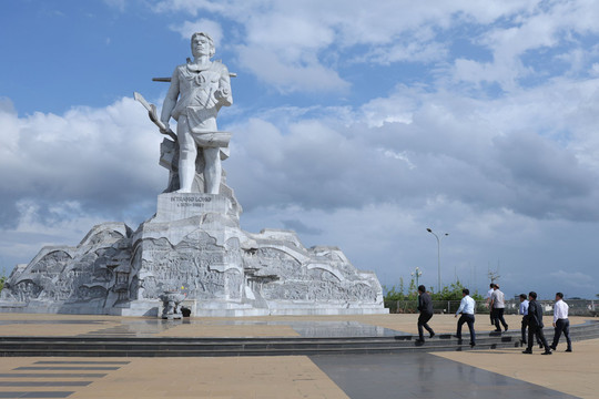 Phó Chủ tịch UBND tỉnh Nguyễn Hồng Hải thăm, động viên cán bộ, công chức phường Nam Gia Nghĩa