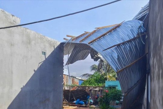 Lâm Đồng: Mưa kèm theo gió mạnh làm 7 căn nhà bị tốc mái, nhiều tài sản bị hư hỏng