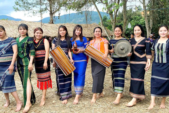 Luyến lưu nhà dài