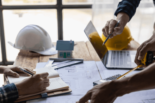Căn cứ nào để xác định dự án chậm tiến độ?