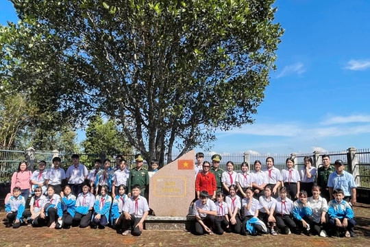 Cây mít đặc biệt được người dân vùng biên dựng hàng rào bảo vệ