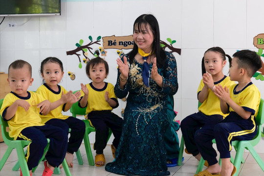 Trường vùng xa làm theo gương Bác