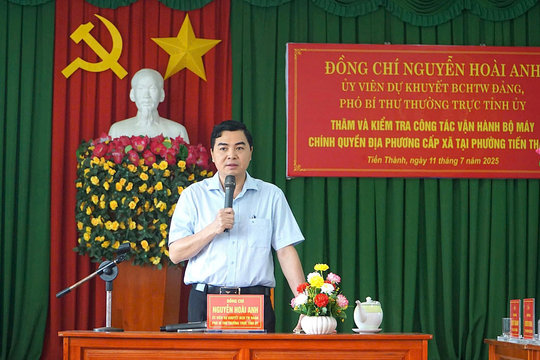 Phó Bí thư Thường trực Nguyễn Hoài Anh kiểm tra việc vận hành bộ máy tại 4 phường, xã ven biển