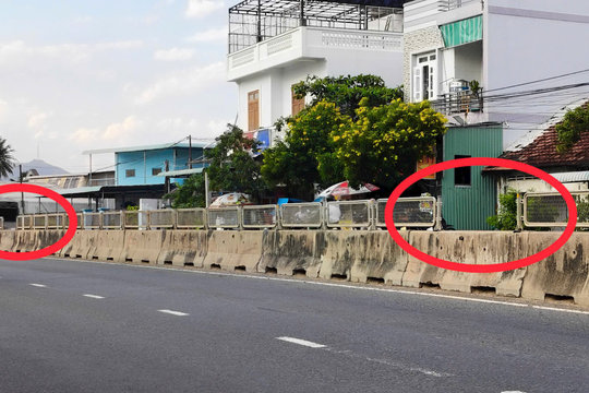 Tái diễn tình trạng tháo tấm chống lóa trên Quốc lộ 1A