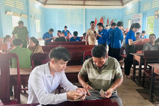 Ngày thứ Bảy về với Buôn Go giúp người dân làm thủ tục hành chính