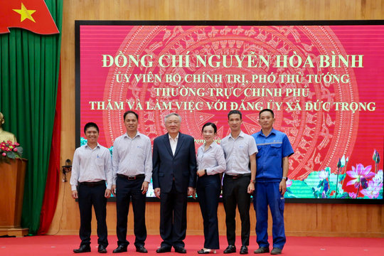 Thầm lặng giữ mạch đường truyền dịch vụ công