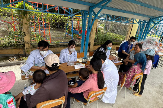 Hàm Thạnh: Khám, phát thuốc miễn phí cho đồng bào Raglay