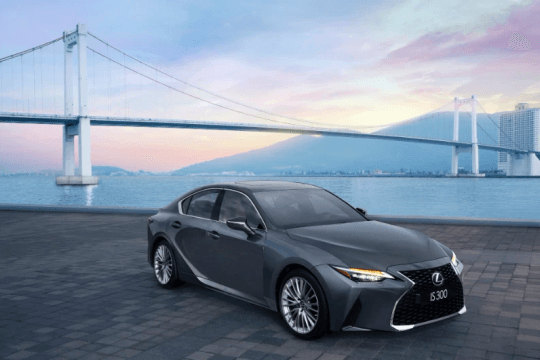 Lexus IS 2021 Luxury nhập khẩu hãng giá 2,49 tỷ đồng