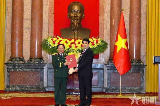 Chủ tịch nước trao Quyết định thăng quân hàm; cấp bậc hàm Đại tướng, Thượng tướng đối với các đồng chí sĩ quan Quân đội nhân dân và Công an nhân dân