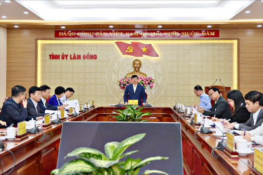 Thường trực Tỉnh uỷ làm việc về công tác chuẩn bị Đại hội điểm cấp xã của Đảng bộ xã Đơn Dương