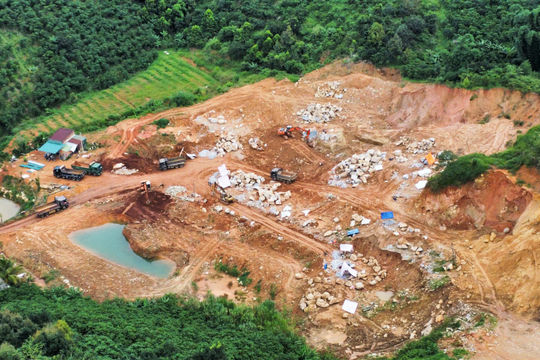 Phát hiện thêm hầm khai thác đá chẻ không phép quy mô lớn