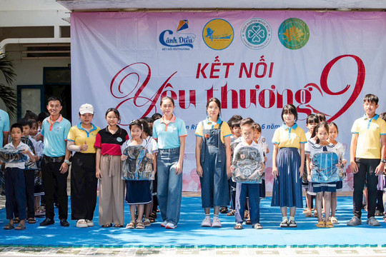 Sẻ chia cùng học sinh khó khăn trước thềm năm học mới