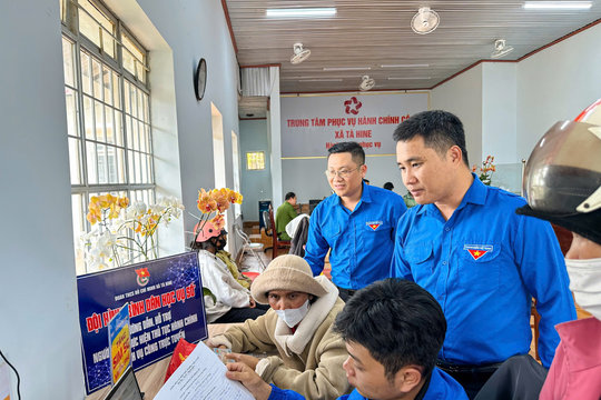 Bí thư Tỉnh Đoàn Lâm Đồng thăm, động viên các đội hình thanh niên tình nguyện