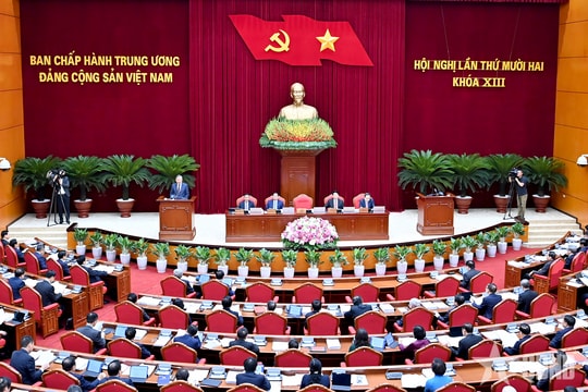 Ngày làm việc thứ nhất Hội nghị Trung ương lần thứ mười hai Ban Chấp hành Trung ương Đảng khóa XIII