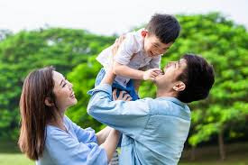 Vợ chồng cùng nhau vun trồng “cây hạnh phúc”