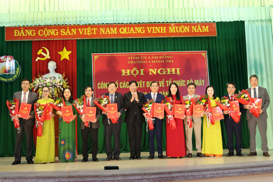 Trường Chính trị tỉnh Lâm Đồng công bố các quyết định về tổ chức bộ máy và công tác cán bộ