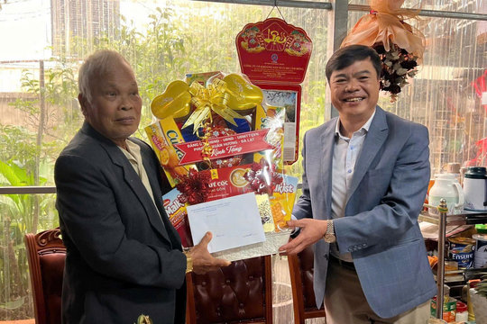 Phường Xuân Hương - Đà Lạt thăm hỏi, tri ân các gia đình chính sách nhân dịp 27/7