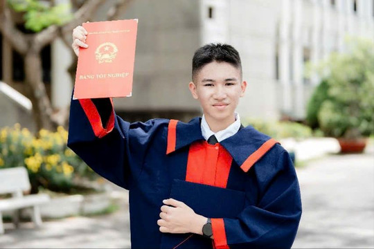Trần Vĩnh Khang – Thủ khoa khối D07 toàn quốc
