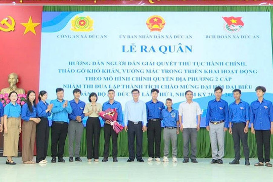 Xã Đức An ra quân hướng dẫn người dân giải quyết thủ tục hành chính