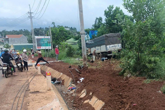 Lâm Đồng: Xe tải tông xe máy, một người tử vong